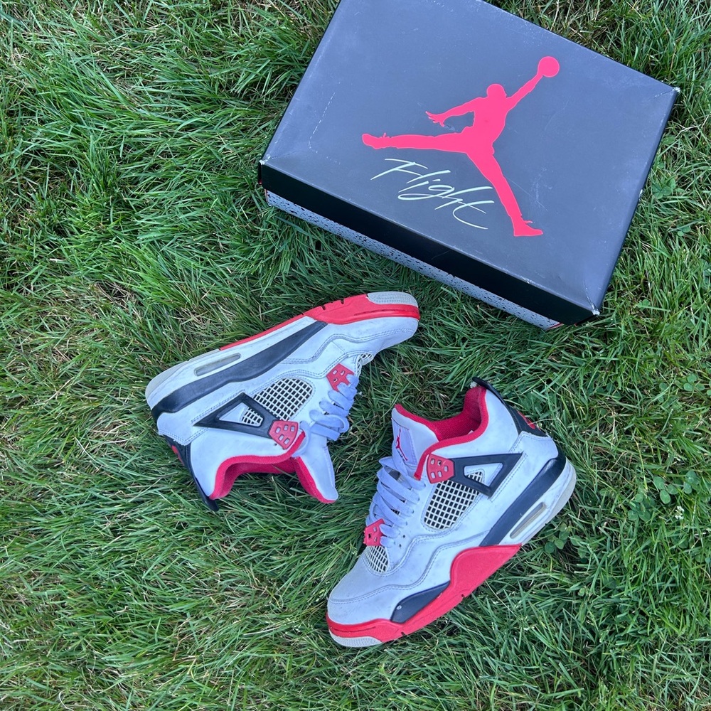 Jordan 4 fire red